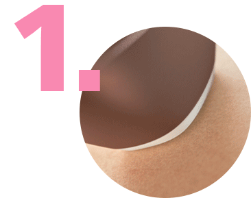 Emitowanie impulsów światła przez depilator IPL Philips Lumea.