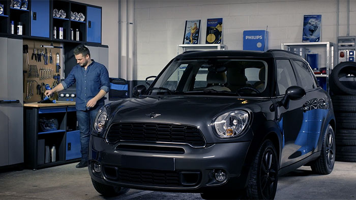 Jak wymienić żar&oacute;wki w Mini Cooperze Countryman